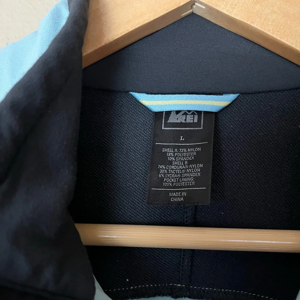 REI woman’s light weight blue and black jacket Size L - Picture 10 of 10